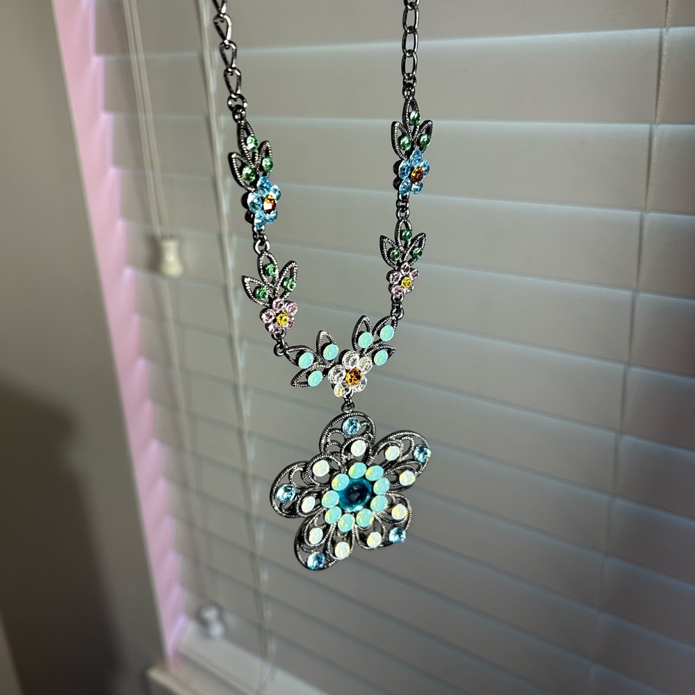 Sparkling Flower Crystals Necklace + Earrings Set - Picture 8 of 9